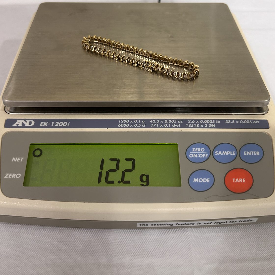 Fancy-link bracelet on the GoldVara scale