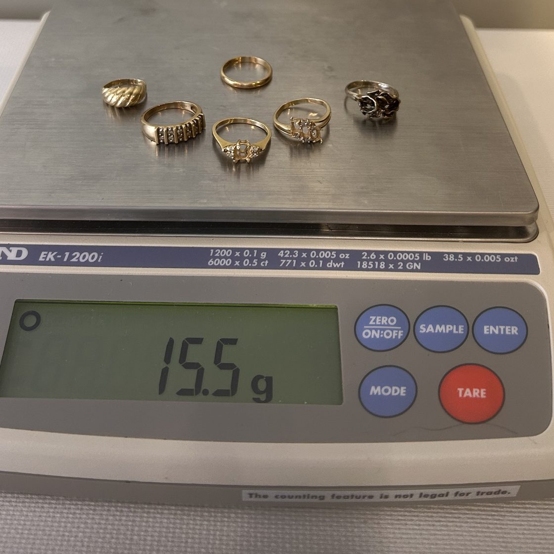 Seven assorted rings on the GoldVara scale