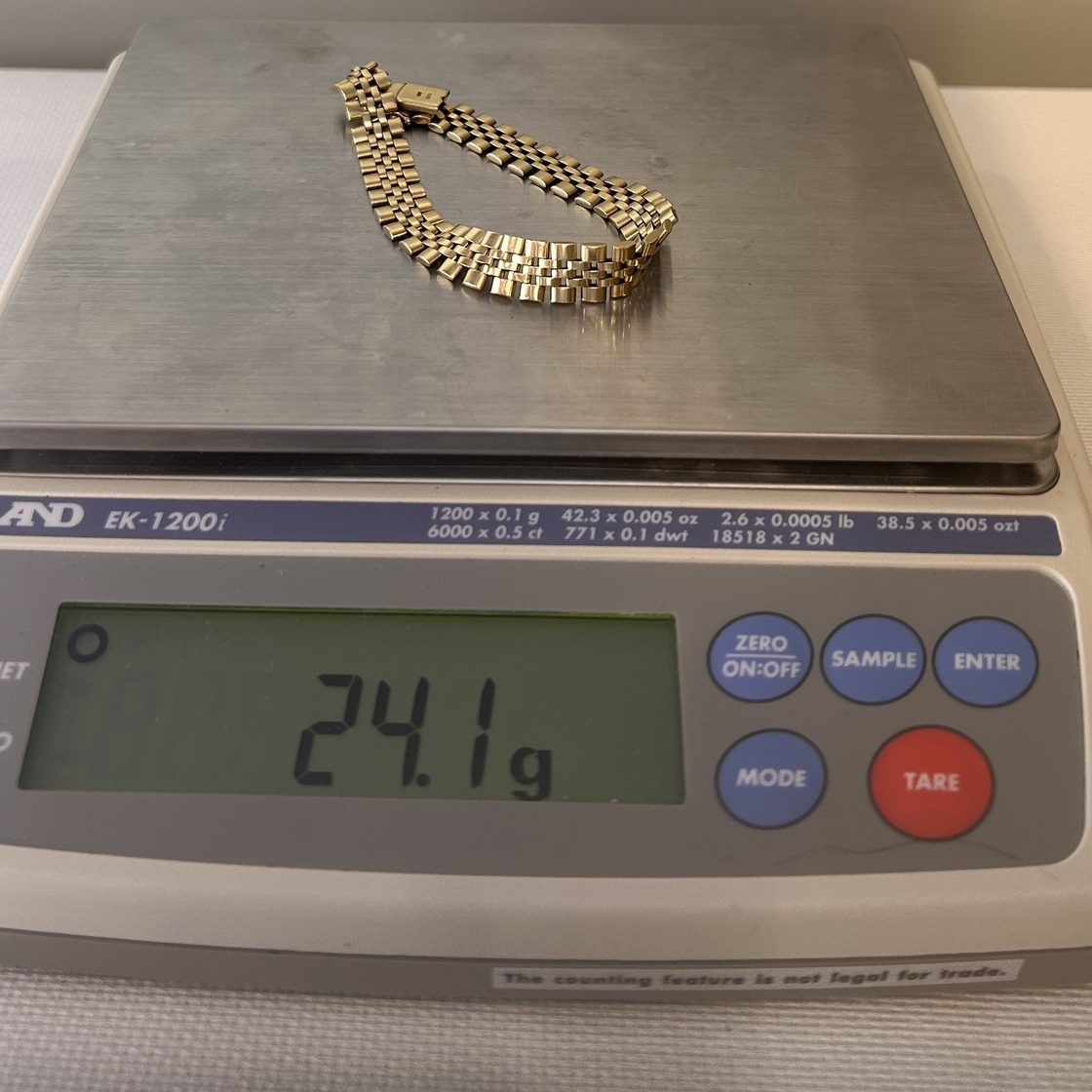 Wide brick-link bracelet on the GoldVara scale